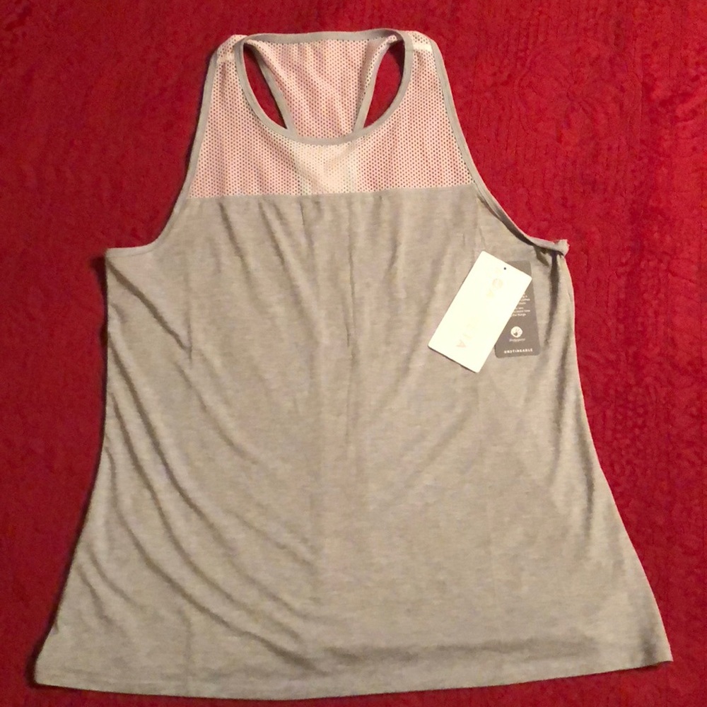 Athleta Airy Essence Tank size Large NWT